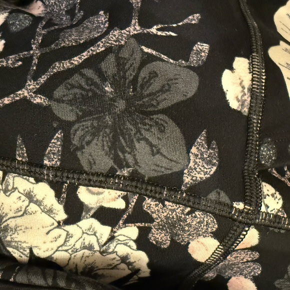 4 pair - Victoria Secret Athletic Athleisure leggings size 8 - Picture 8 of 10